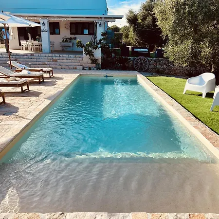 32 - Charming House With Pool * Остуни