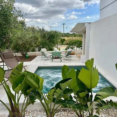 32 - Charming House With Pool Вилла Остуни
