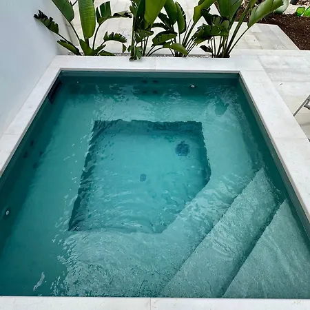Вилла 32 - Charming House With Pool Остуни