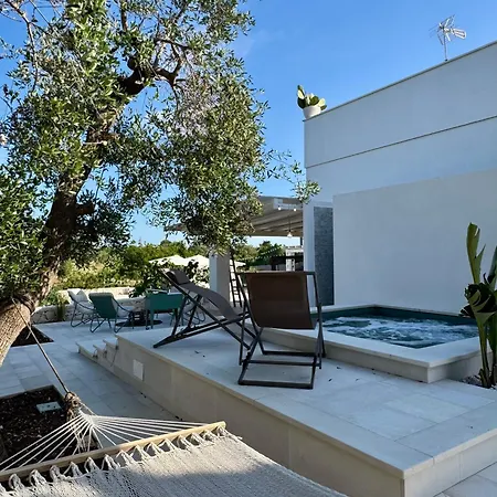 32 - Charming House With Pool Вилла Остуни