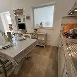 32 - Charming House With Pool