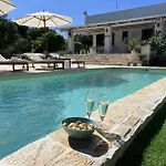 32 - Charming House With Pool