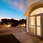 32 - Charming House With Pool *
