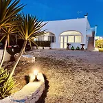 32 - Charming House With Pool *