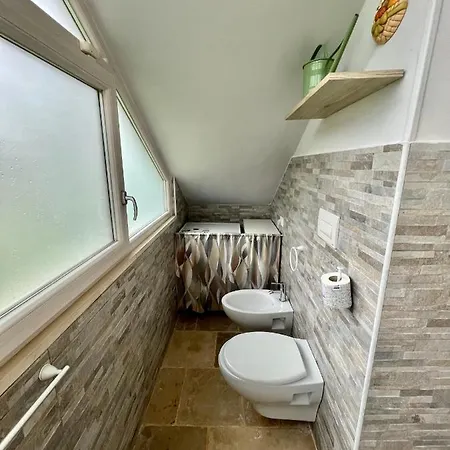 32 - Charming House With Pool