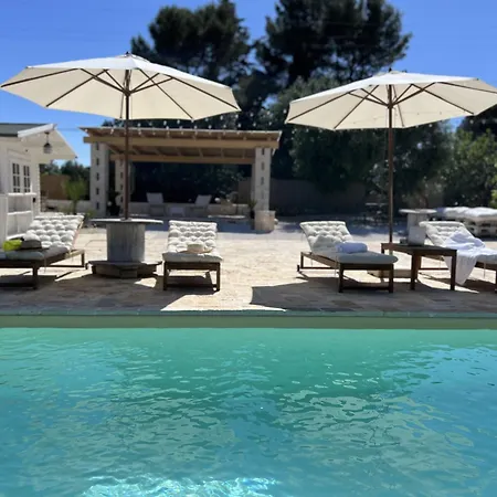 32 - Charming House With Pool *
