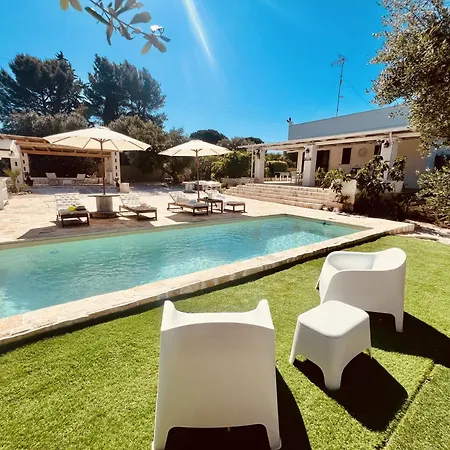 וילה 32 - Charming House With Pool אוסטוני