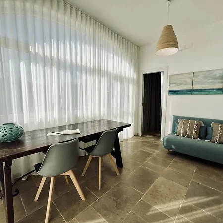 32 - Charming House With Pool *