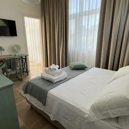 32 - Charming House With Pool