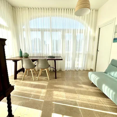 32 - Charming House With Pool *