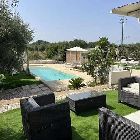 32 - Charming House With Pool * أوستوني