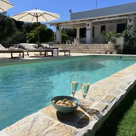 32 - Charming House With Pool