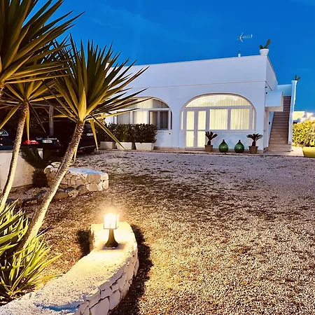 32 - Charming House With Pool *