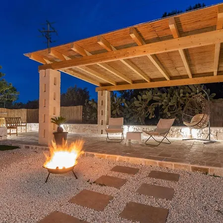 32 - Charming House With Pool *