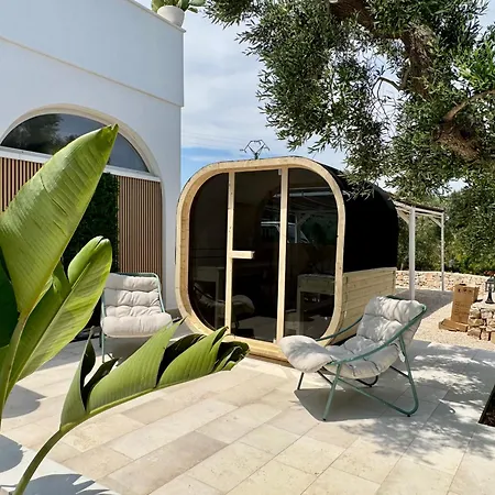 32 - Charming House With Pool