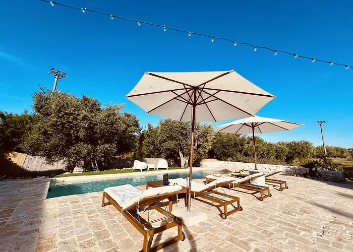 32 - Charming House With Pool *