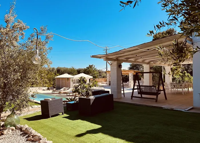 Βίλα 32 - Charming House With Pool