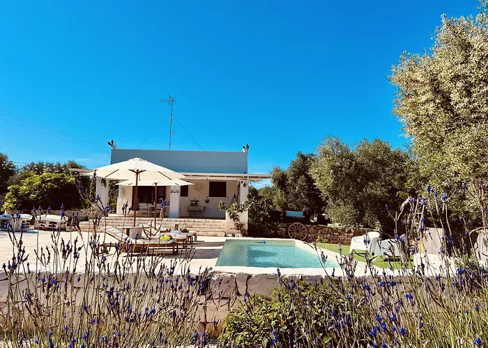 32 - Charming House With Pool *