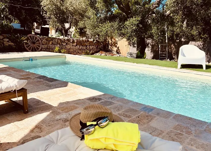 32 - Charming House With Pool *