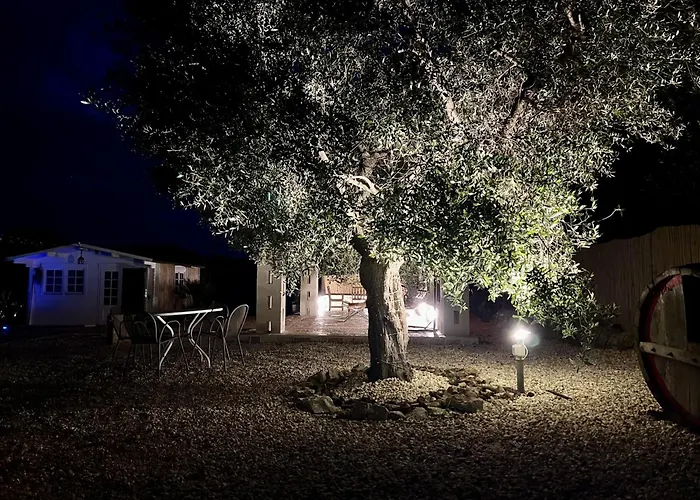 32 - Charming House With Pool