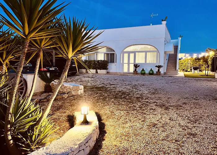 32 - Charming House With Pool *