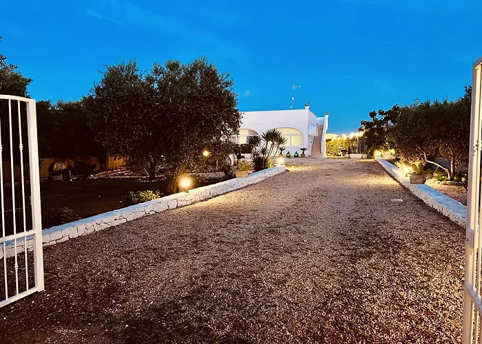 32 - Charming House With Pool *