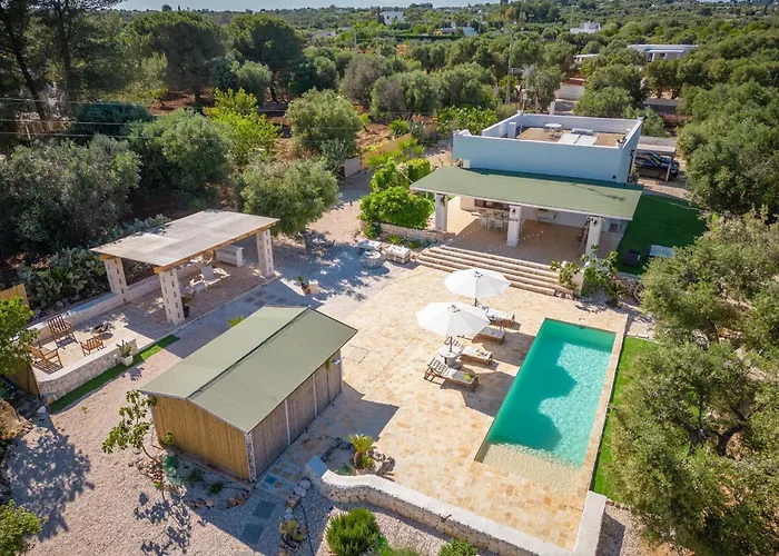 Βίλα 32 - Charming House With Pool